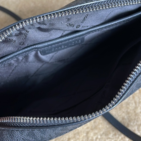 Michael Kors Jet Set Large Logo Crossbody Bag - Black - Picture 7 of 8